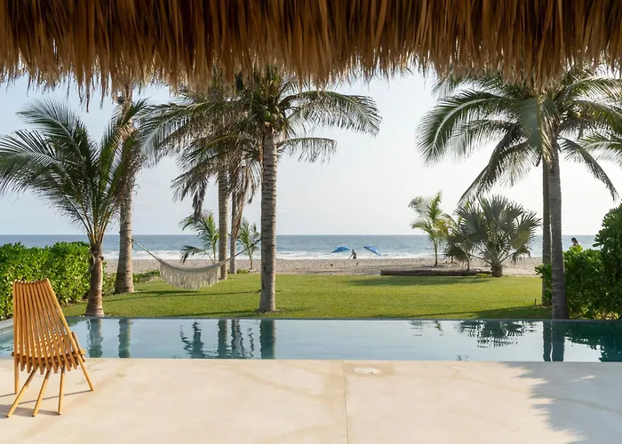 Casa Zaa - La Flia Beachfront Luxury