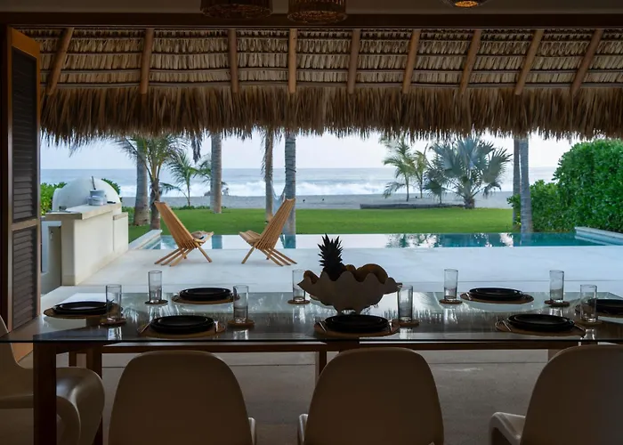Casa Zaa - La Flia Beachfront Luxury